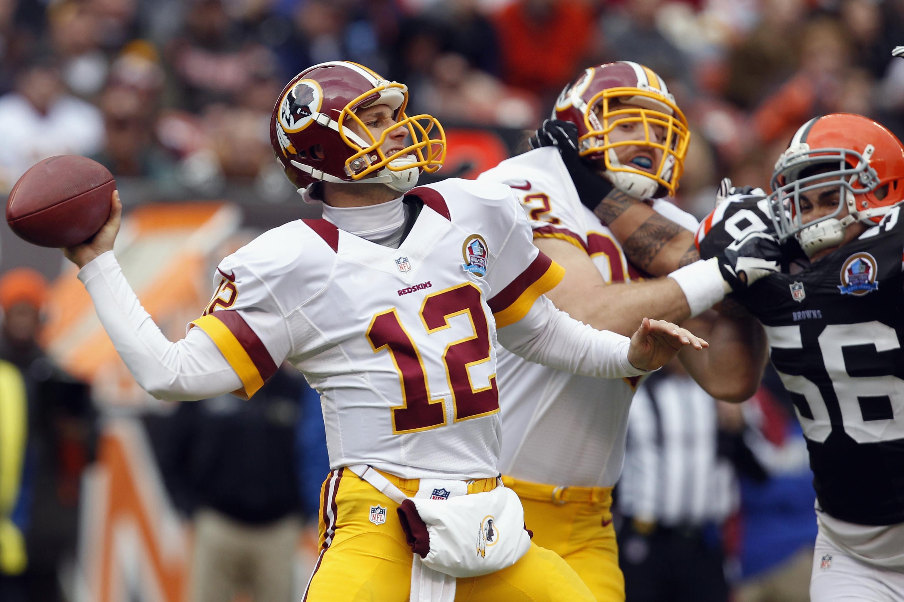 Landover, MD, USA. 23rd Nov, 2017. Washington Redskins QB #8 Kirk Cousins  is back to pass the ball during a NFL football game between the Washington  Redskins and the New York Giants