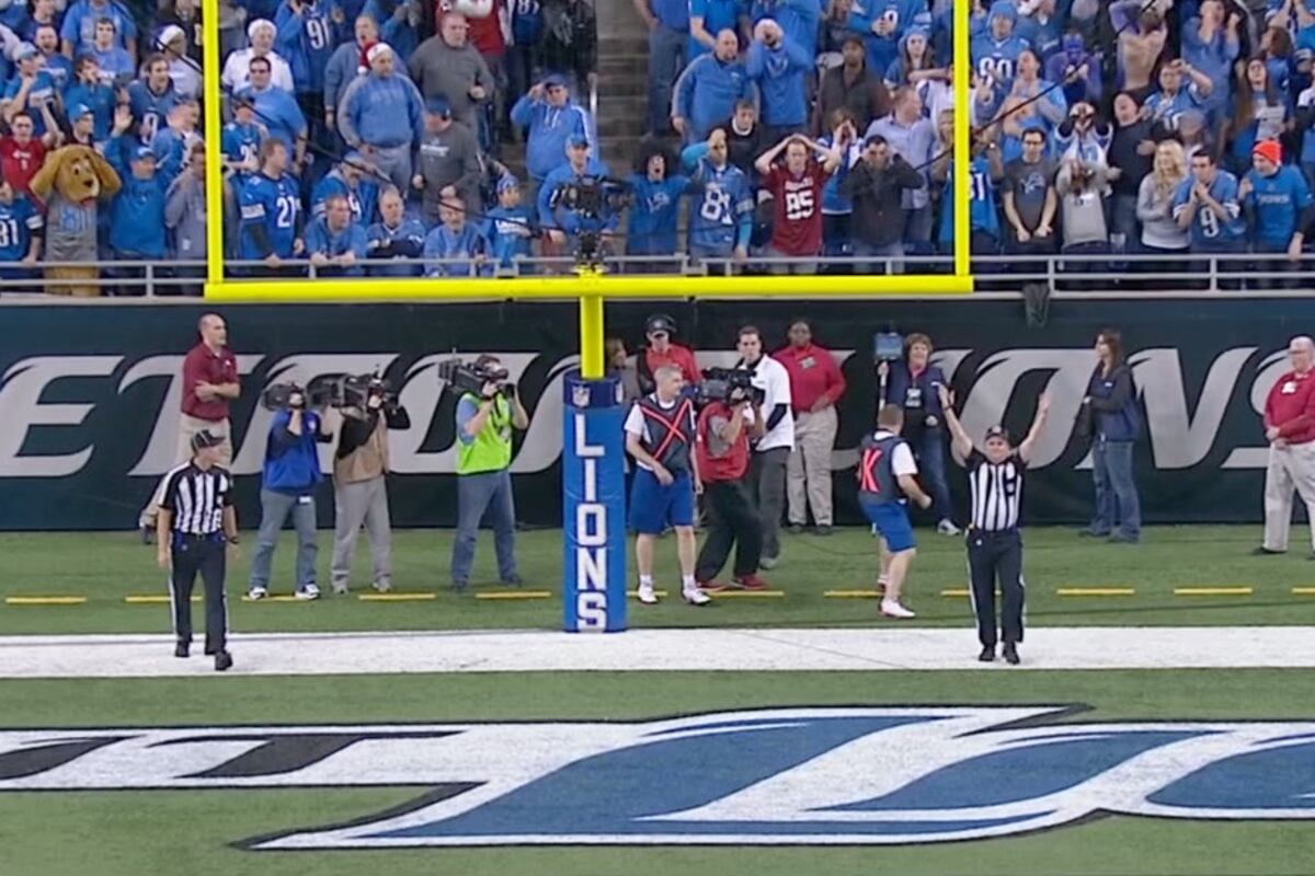 Ravens' Justin Tucker Sneaks 61Yard Field Goal Inside Uprights for the