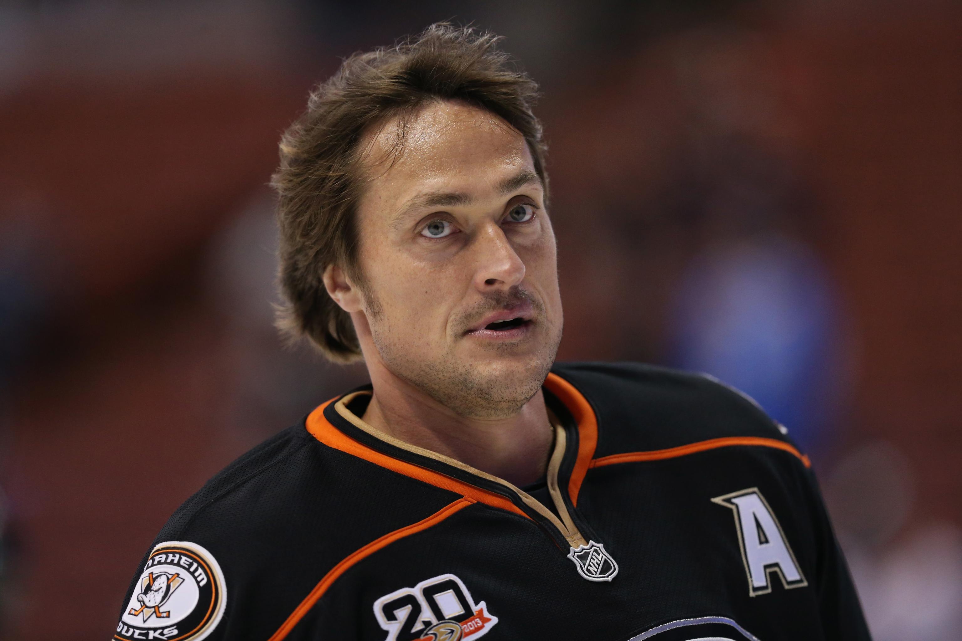 Teemu Selanne says farewell – probably – after Kings beat Ducks in playoffs, NHL