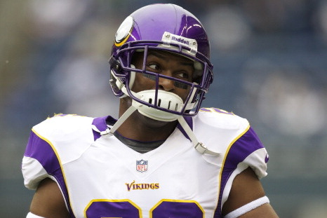 Minnesota Vikings cornerback Antoine Winfield walks off the field