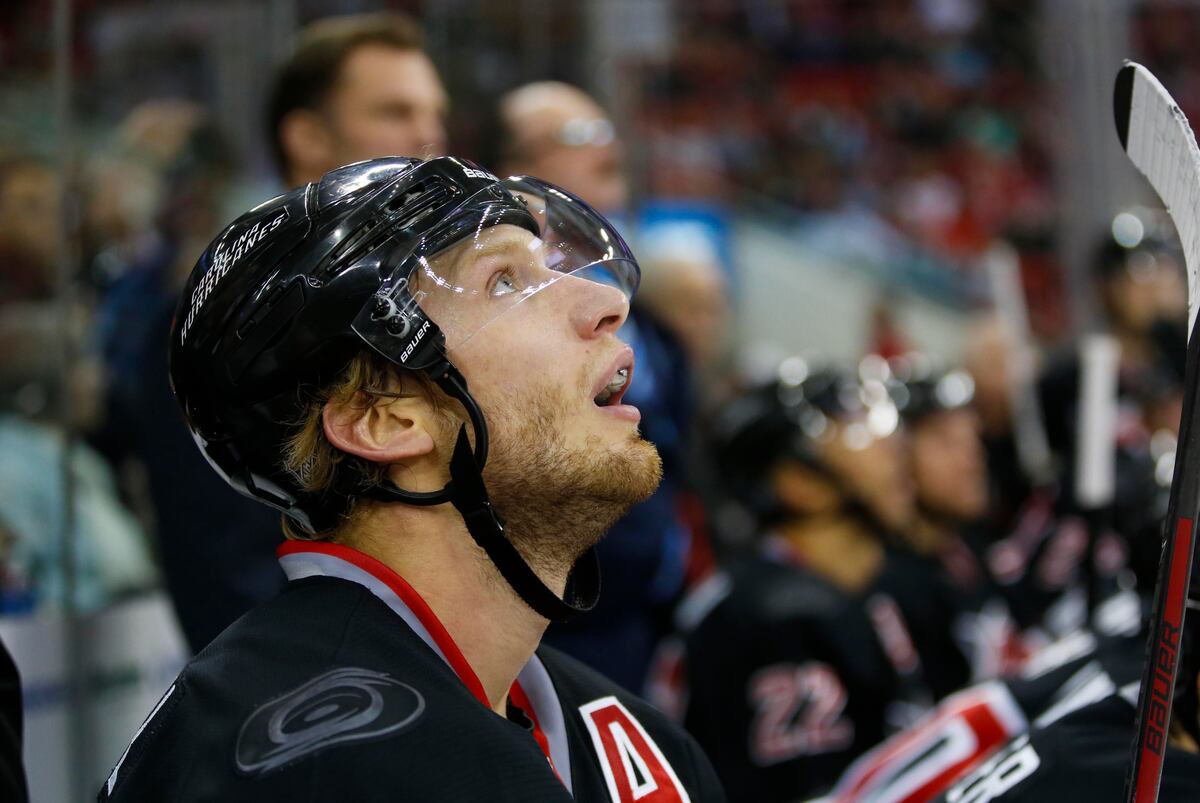 Carolina Hurricanes Bold Strategy A Rookie And A Massive Contract - 7cmr7tm