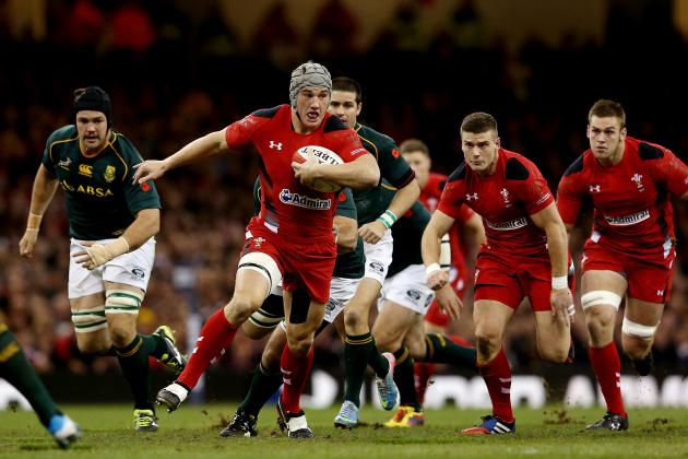 CARDIFF, WALES - NOVEMBER 09: Jonathan Davies of Wales attacks the South Africa defence during an International between Wales and South Africa at Millennium Stadium on November 9, 2013 in Cardiff, Wales. (Photo by Scott Heavey/Getty Images)