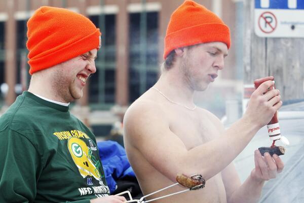Shirtless Fan Braves The Cold For 49ers Packers Game At Lambeau Field Bleacher Report Latest News Videos And Highlights