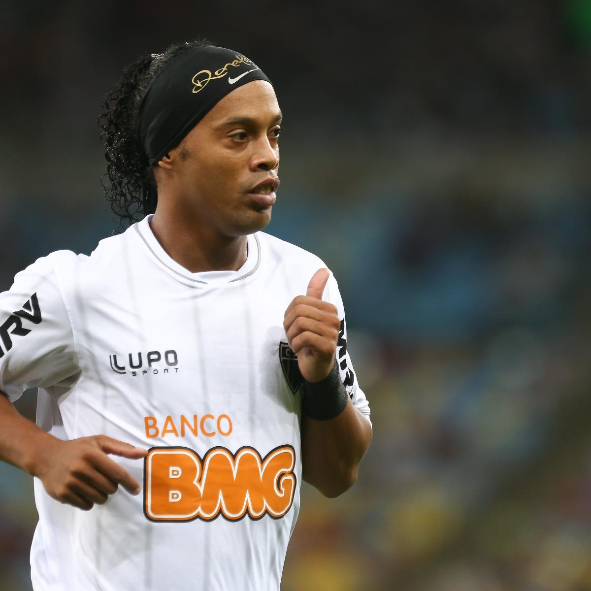 Ronaldinho signs 1-year extension with Atletico