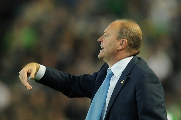 SEVILLE, SPAIN - NOVEMBER 24:  Real Betis Balompie head coach Pepe Mel reacts during the La Liga match between Real Betis Balompie and Real Madrid CF at Estadio Benito Villamarin on November 24, 2012 in Seville, Spain.  (Photo by Denis Doyle/Getty Images)