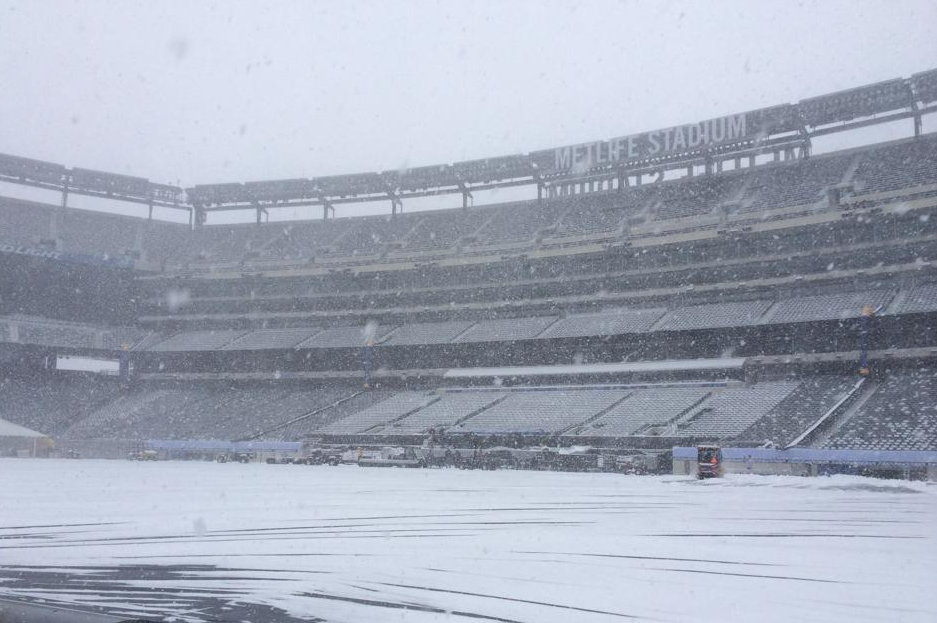 Severe weather forces NY Jets players to evacuate MetLife Stadium field