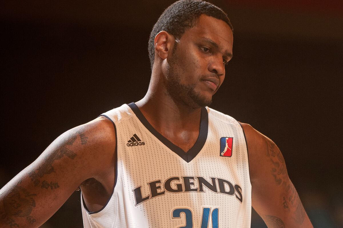 Devin Ebanks Throws Down Nasty Dunk, Announcer Screams 'Mom's Spaghetti