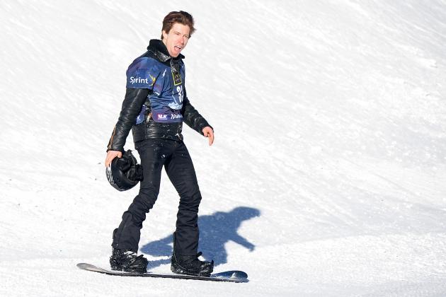 MAMMOTH, CA - JANUARY 16:  Shaun White reacts as he heads down the slope after a fall during the Men's Snowboarding Slopestyle Final U.S. Olympic Qualification #3 at the 2014 Sprint U.S. Snowboarding Grand Prix on January 16, 2014 in Mammoth, California.  (Photo by Harry How/Getty Images)