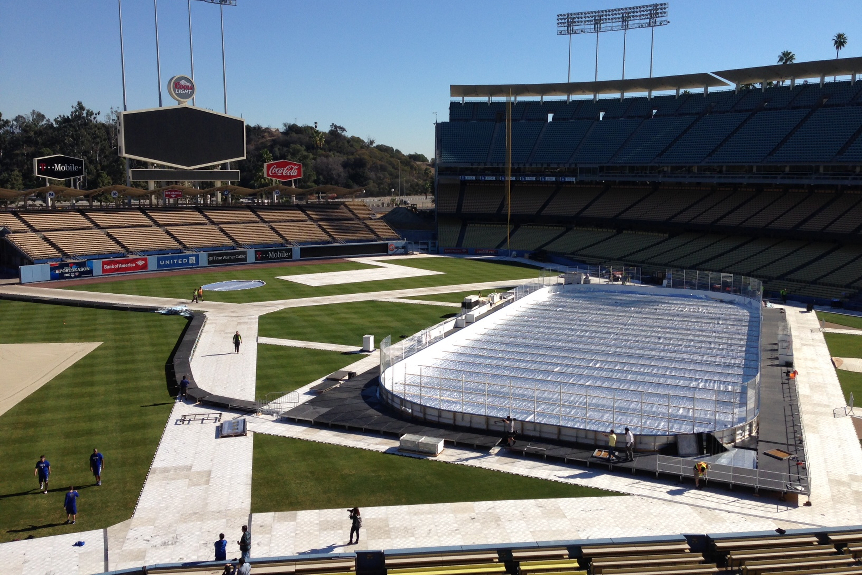 dodgers stadium hockey, I will be there to see the Ducks @ Kings on  Saturday, January 25, 2014!!