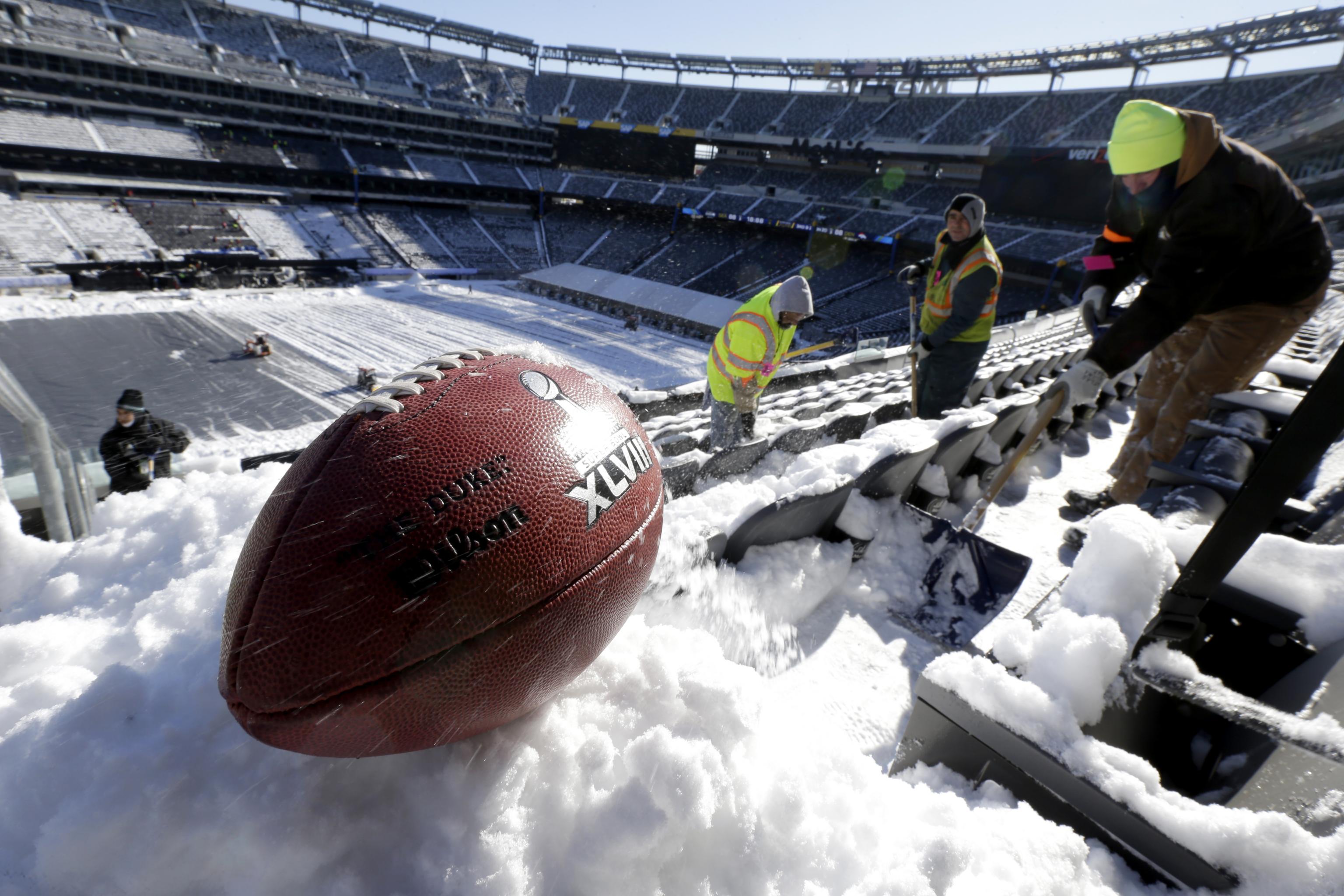 PHOTOS: Super Bowl XLVIII Played in Abnormally Warm Weather