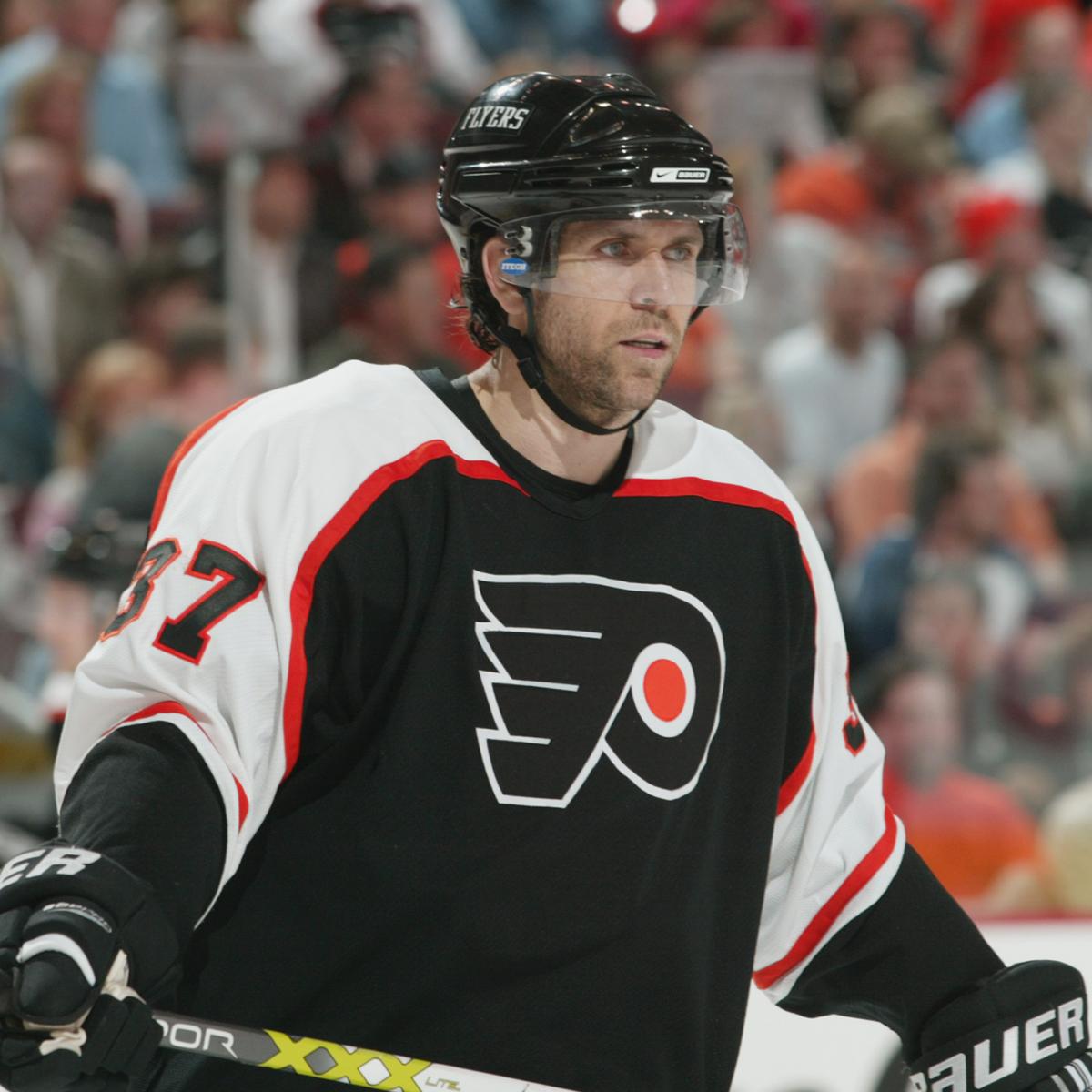 Former Philadelphia Flyers All-Star Simon Gagne retires