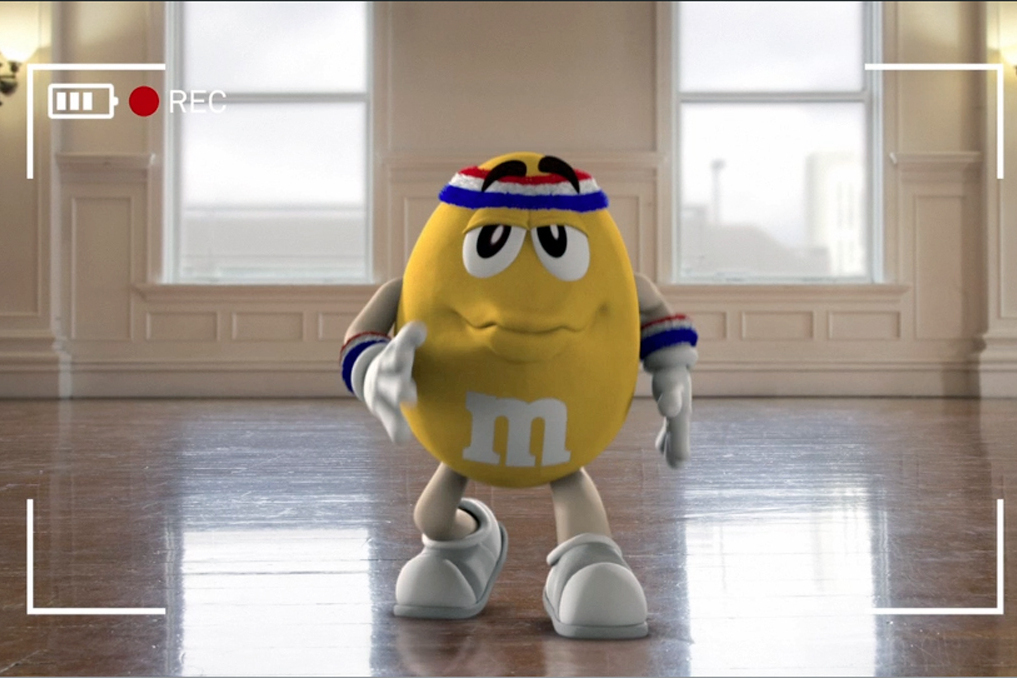M&M'S USA - Looks like Yellow just couldn't help himself around