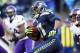 Percy Harvin (11), de los Seahawks de Seattle, regresa el balón contra los Vikings de Minnesota tras una patada en la primera mitad del juego del domingo 17 de noviembre de 2013, en Seattle. (Foto AP/John Froschauer)