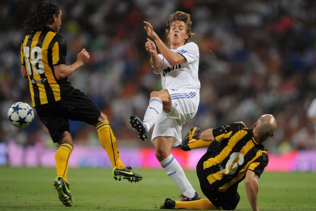 MADRID, SPAIN - AUGUST 24: Sergio Canales (C) of Real Madrid is tackled by Guillermo Rodriguez (R) and Marcelo Sosa of Penarol during the Santiago Bernabeu Trophy match between Real Madrid and Penarol at the Santiago Bernabeu stadium on August 24, 2010 in Madrid, Spain. (Photo by Denis Doyle/Getty Images)