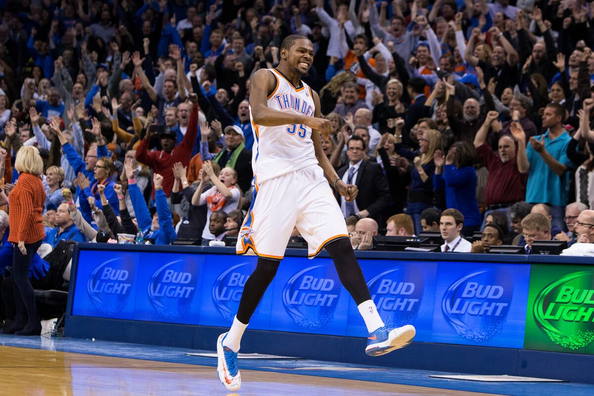Kevin Durant Becomes First Player Since 2003 with 11 Consecutive 30