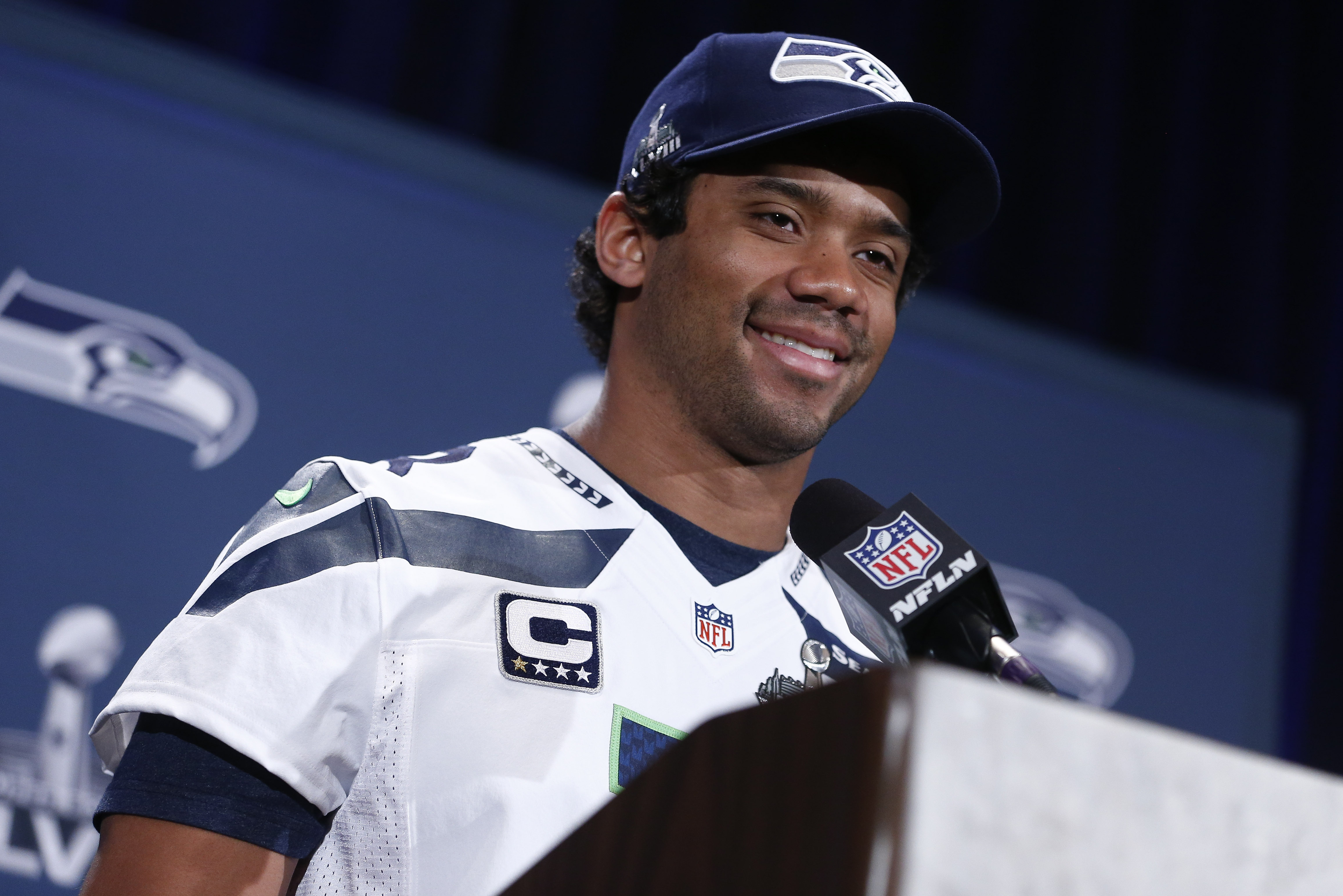 Russell Wilson Appears on 2014 Topps Baseball Card After
