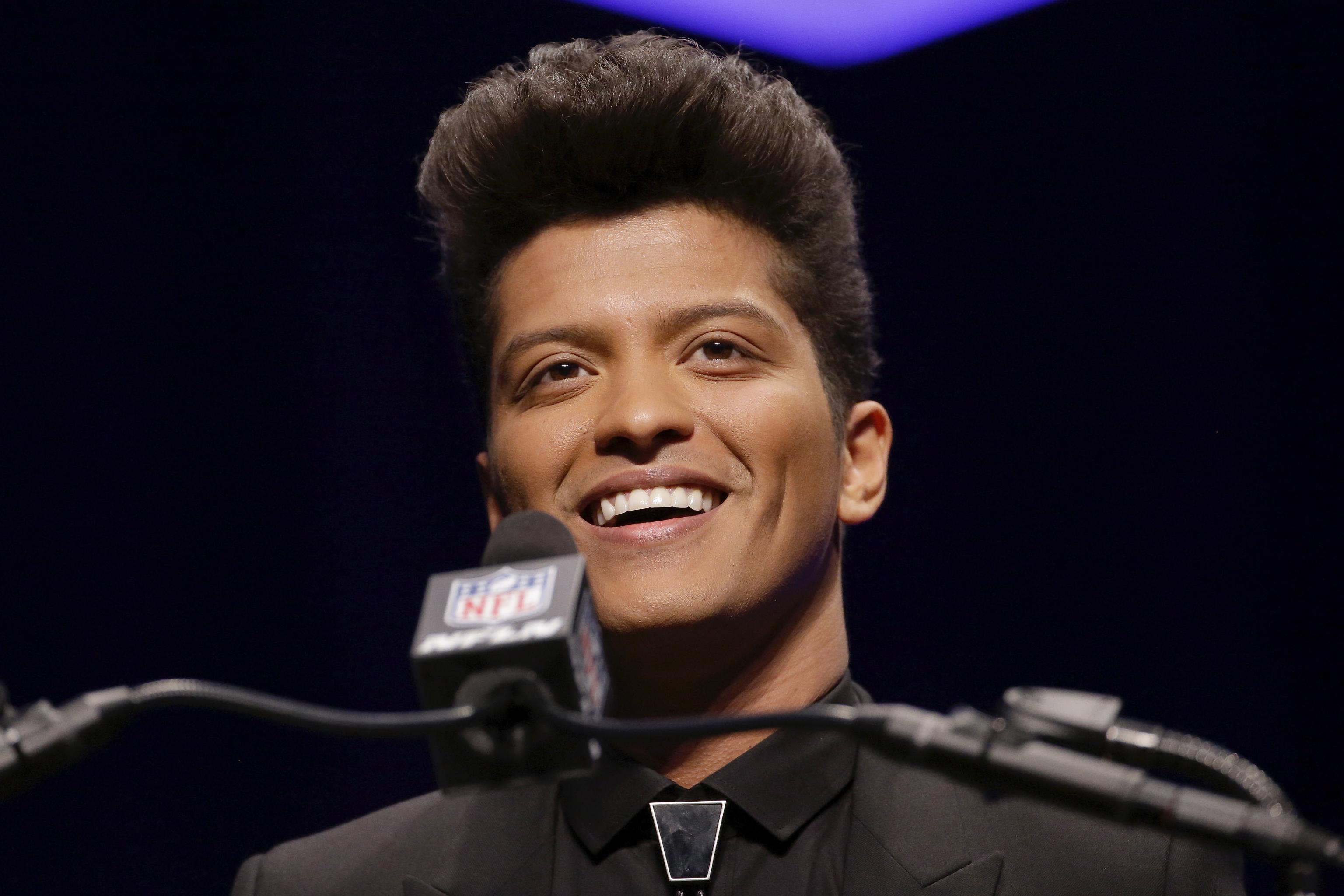 Bruno Mars' fedora, other Super Bowl prop bets results