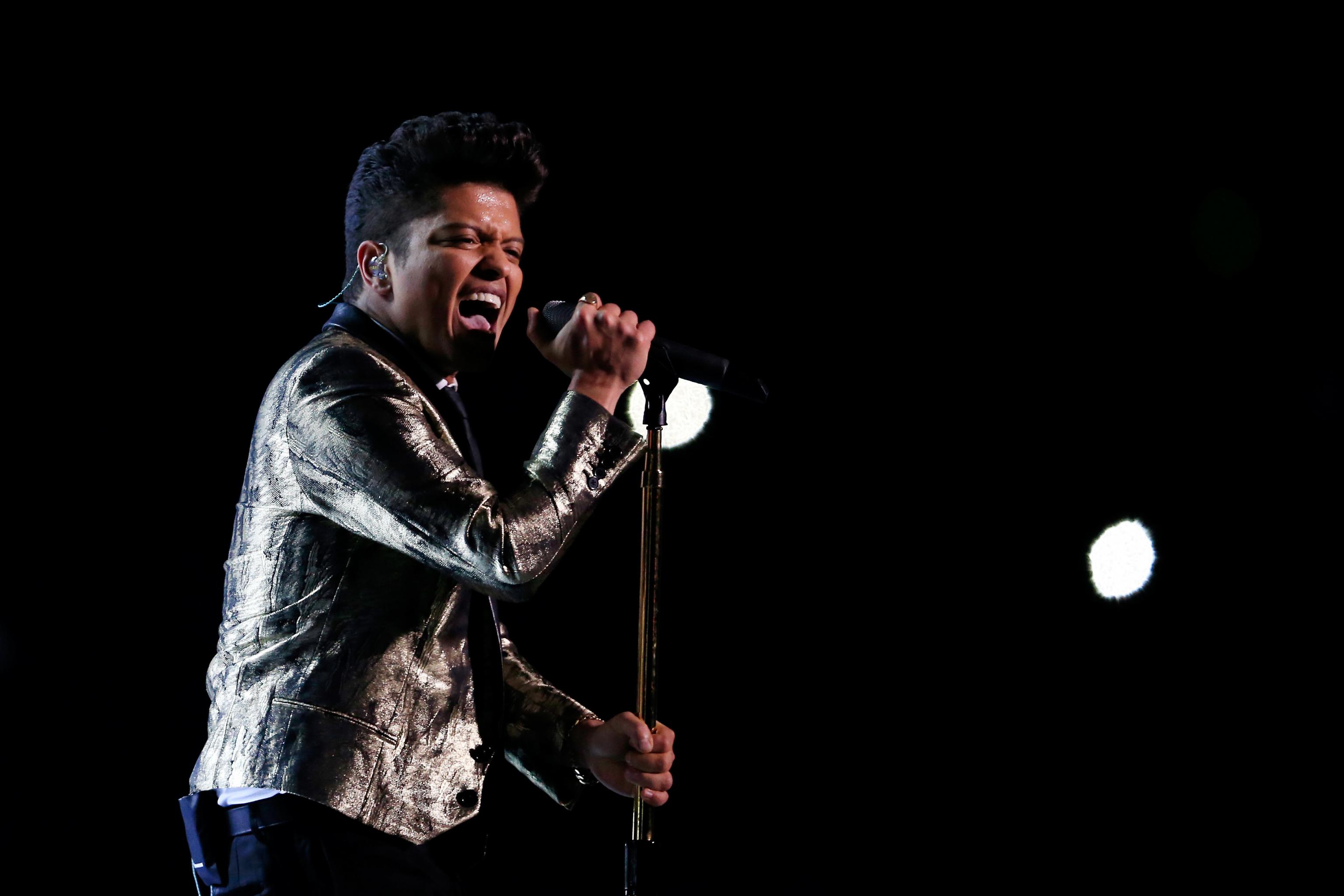 Super Bowl Halftime Show 2014: Bruno Mars, Red Hot Chili Peppers' Best  Moments, News, Scores, Highlights, Stats, and Rumors
