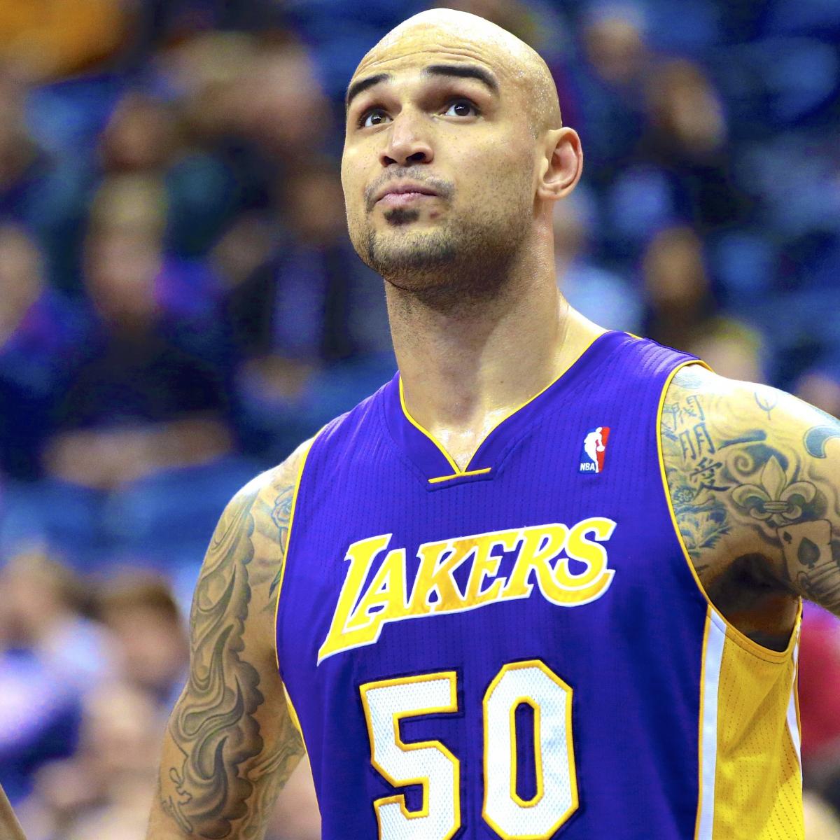 Pelicans center Robert Sacre not shy about showing his love for