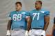Fotografía de archivo del 24 de julio de 2013 muestra al guard Richie Incognito (68) y al tackle Jonathan Martin (71), de los Dolphins de Miami, en el campo durante una práctica en Davie, Florida. (Foto AP/Lynne Sladky, archivo)