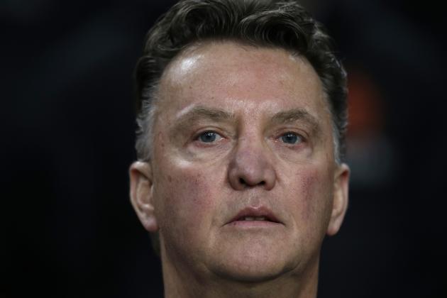 Netherlands' coach Louis van Gaal looks at his players during the lineup for the international friendly soccer match between Netherlands and Colombia at ArenA stadium in Amsterdam, Netherlands, Tuesday Nov. 19, 2013. (AP Photo/Peter Dejong)
