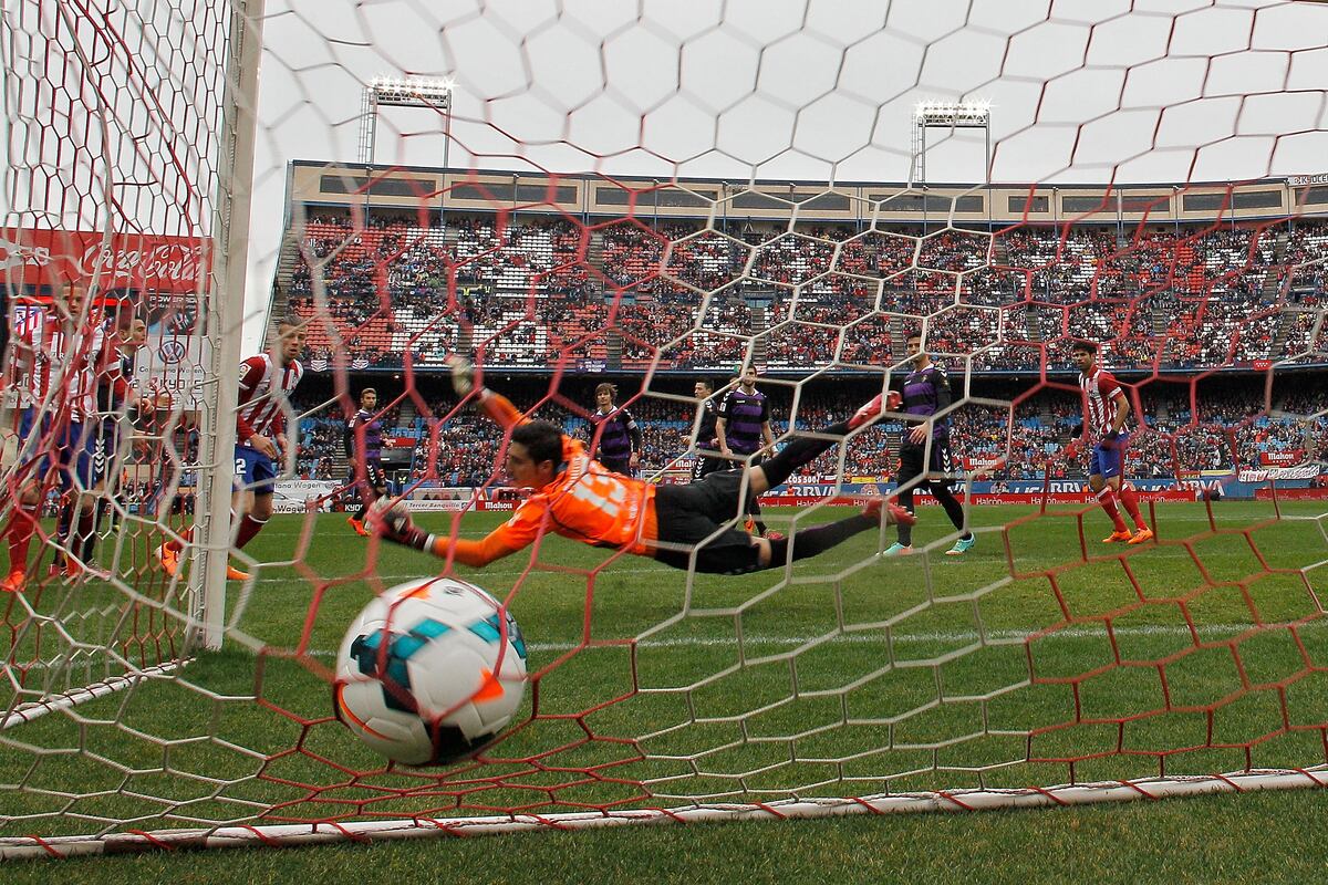 Goalkeeping Howlers Among the Biggest World Football Blunders of the