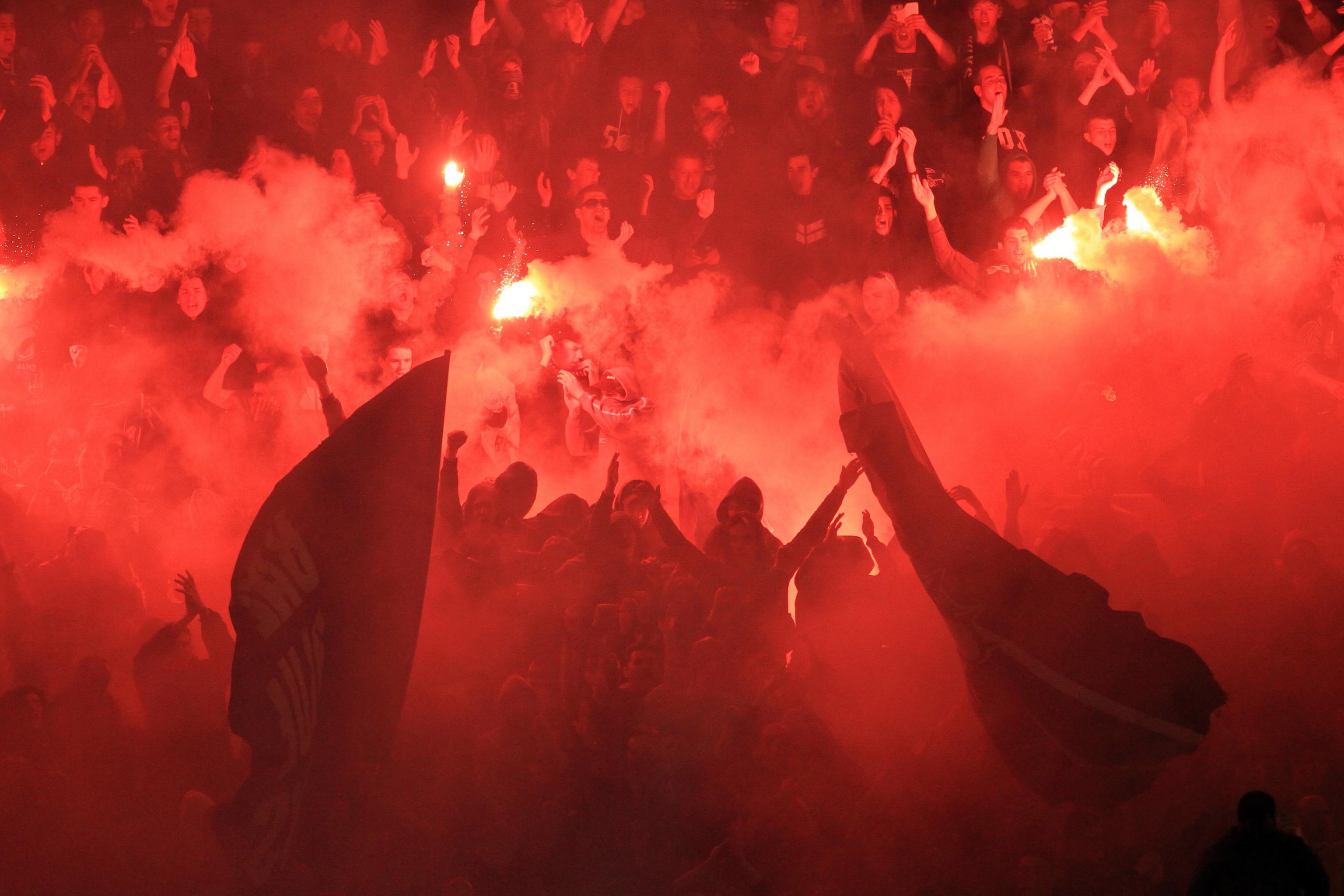 Hajduk Split v Dinamo Zagreb: Flares, fires, faith & football at Croatia's  'Eternal derby' - BBC Sport