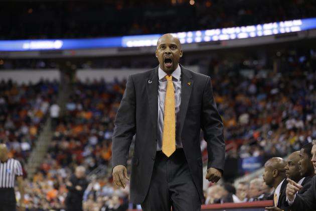 Tennessee head coach Cuonzo Martin speaks to players against Mercer during the second half of an NCAA college basketball third-round tournament game, Sunday, March 23, 2014, in Raleigh. (AP Photo/Gerry Broome)