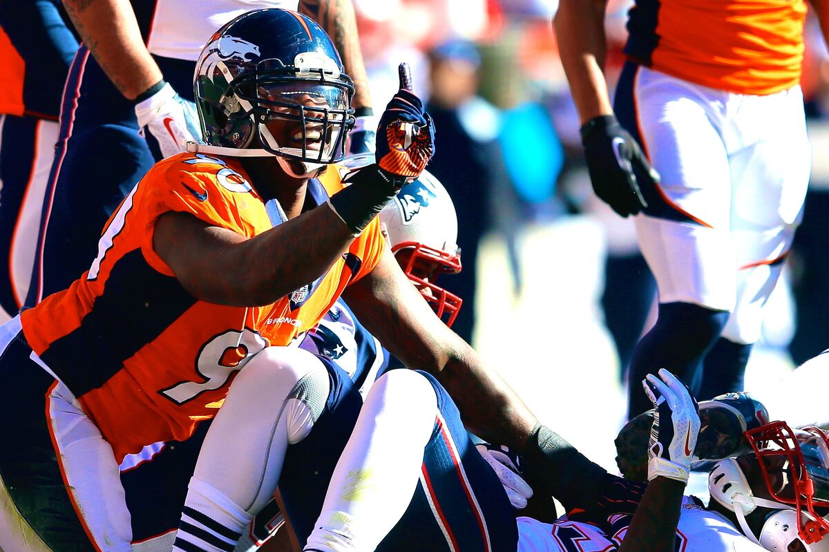 Shaun Phillips Gives Tennessee Titans Extra Help in Switch to 34