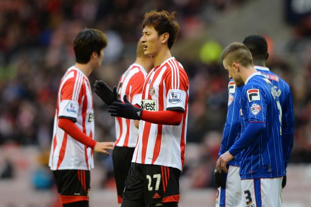 SUNDERLAND ENGLAND, JANUARY 5 :  Ji Dong-Won of Sunderland (c) Gestures during the FA Cup Third Round match between Sunderland and Carlisle United at the Stadium of Light on January 5, 2014 in Sunderland, England. (Photo by Mark Runnacles/Getty Images)