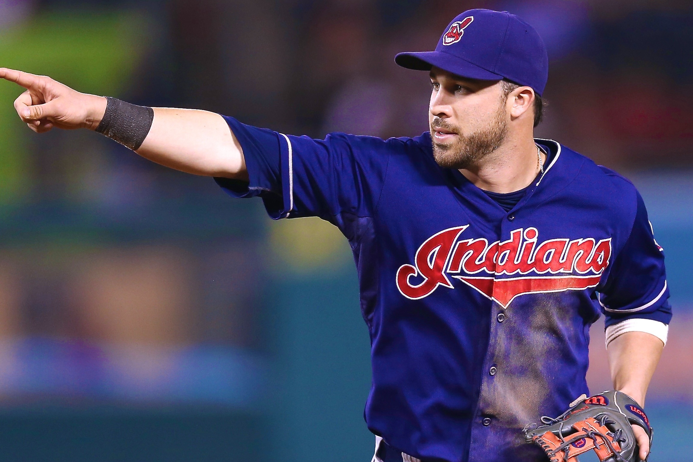 Nick Swisher officially signs deal with Indians