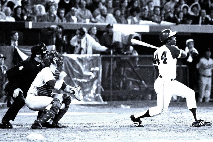 Barry Bonds hits No. 756 to break Hank Aaron's all-time home run record -  The Daily Illini