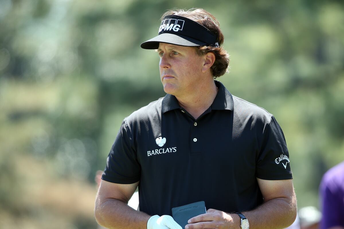Phil Mickelson at Masters 2014 Daily Scores and Leaderboard Updates
