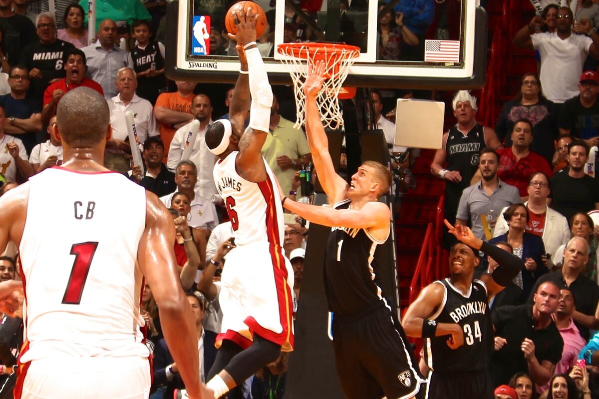 NBA Rules Mason Plumlee Did Not Foul LeBron James on Crunch-Time Dunk