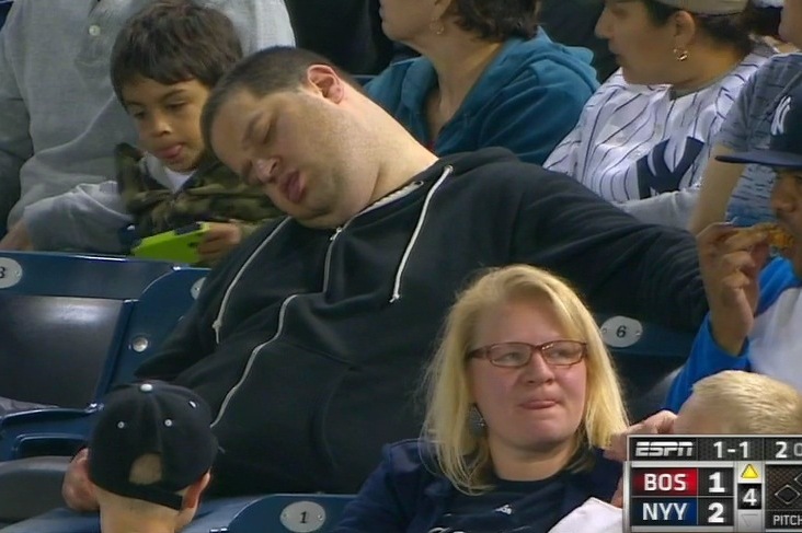 Fan sleeps in stands during game vs. Red Sox 