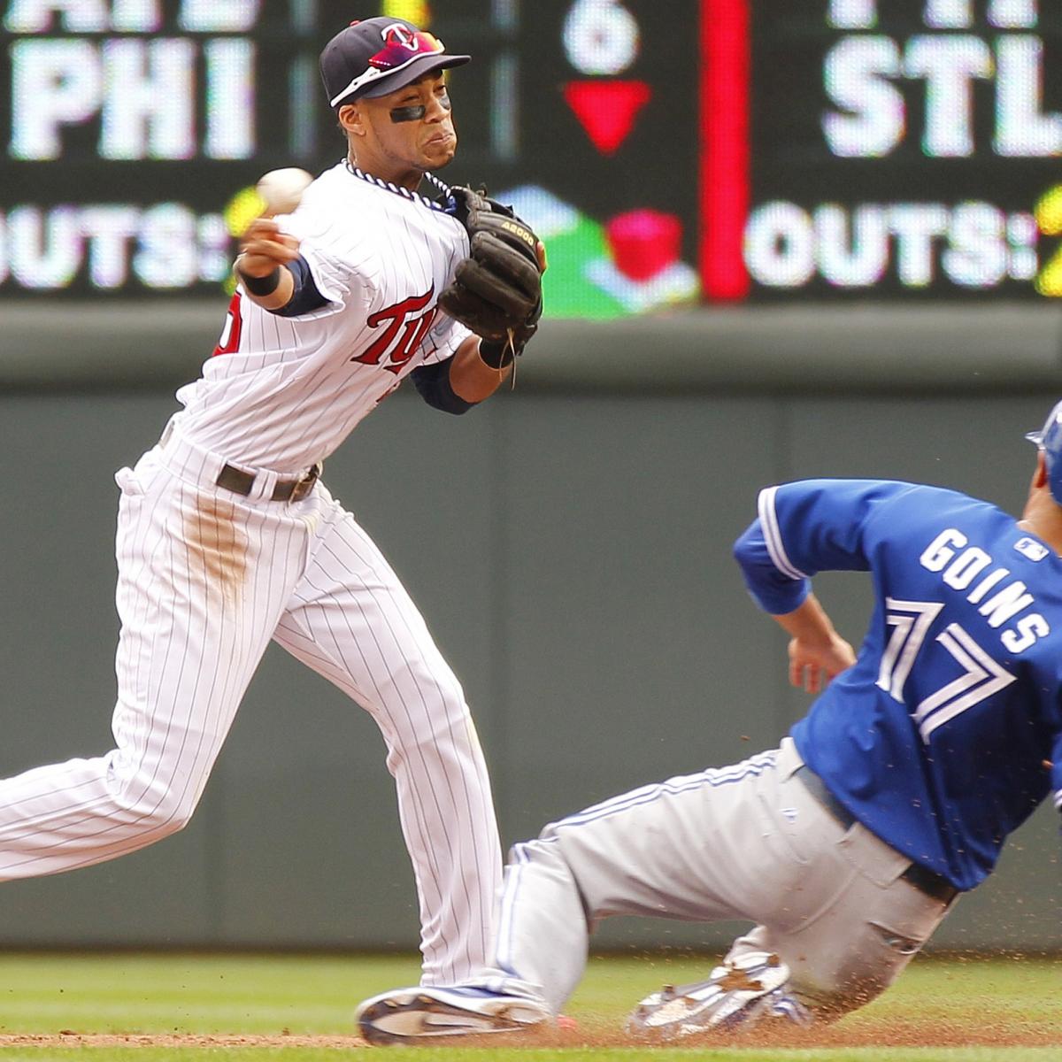 Goins gets tough with key hits, glove in Game 3