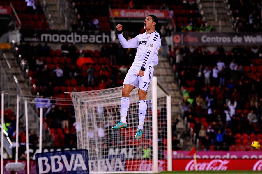 GIF: Fans Fruitlessly Attempt to Jump as High as Cristiano Ronaldo