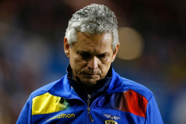 HOUSTON, TX - NOVEMBER 19: Reinaldo Rueda, manager of the Ecuador national team, against Honduras during an international friendly match at BBVA Compass Stadium on November 19, 2013 in Houston, Texas. (Photo by Kevin C. Cox/Getty Images)