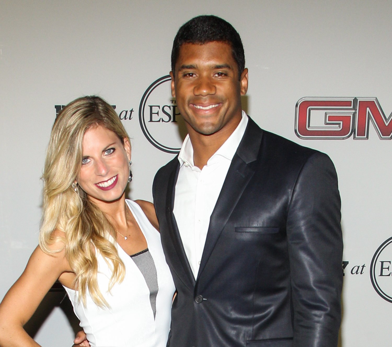 Russell Wilson Announces He's Filed for Divorce from Wife Ashton ...