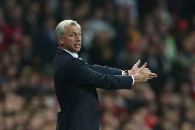 Newcastle United's manager Alan Pardew gestures to his players during their English Premier League soccer match between Arsenal and Newcastle United at the Emirates stadium in London, Monday, April  28,  2014. (AP Photo/Alastair Grant)
