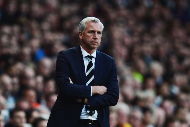 LONDON, ENGLAND - APRIL 28:  The returning Alan Pardew manager of Newcastle United looks on from the touchline after his ban during the Barclays Premier League match between Arsenal and Newcastle United at Emirates Stadium on April 28, 2014 in London, England.  (Photo by Jamie McDonald/Getty Images)