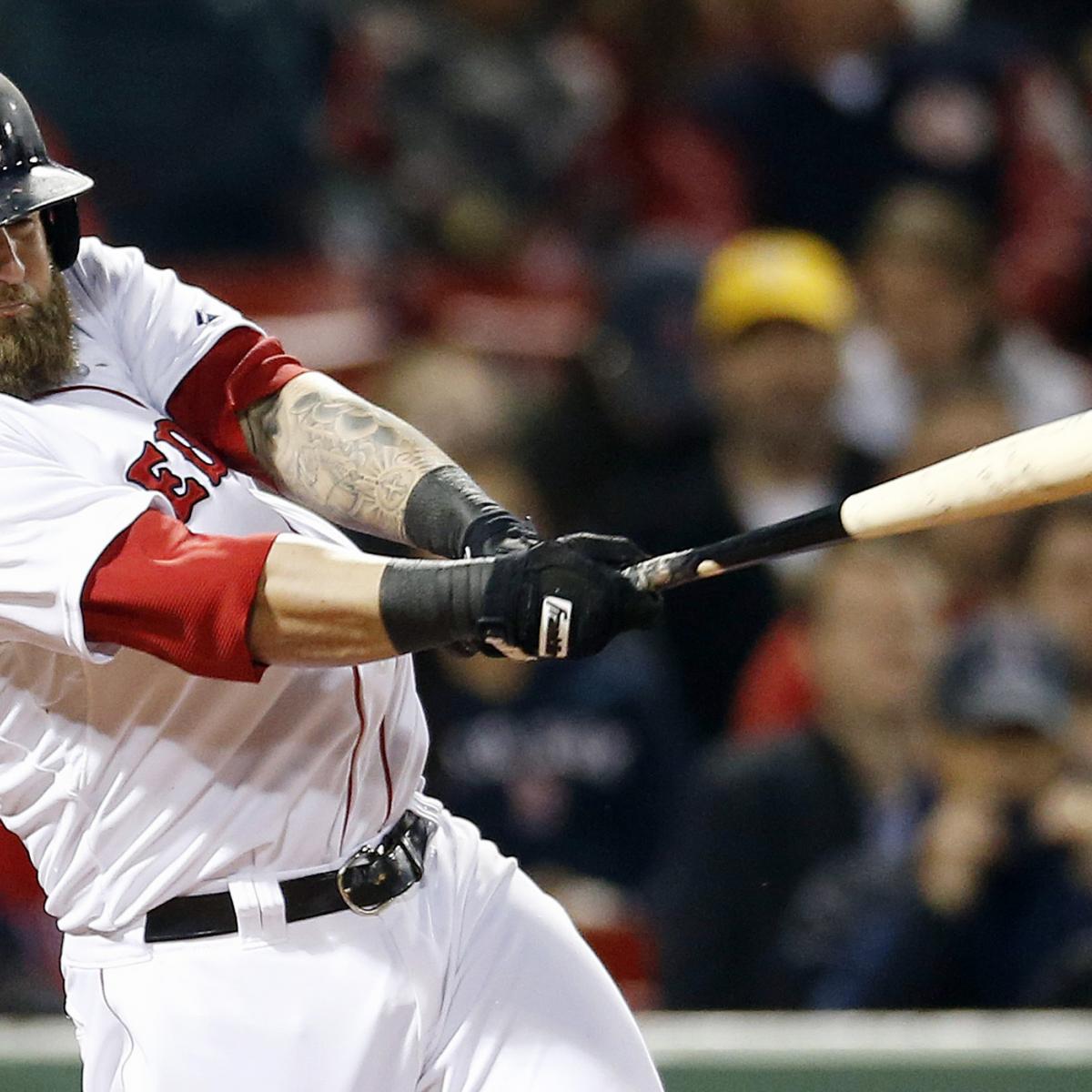 Mike Napoli provides clutch bat, glove for Red Sox