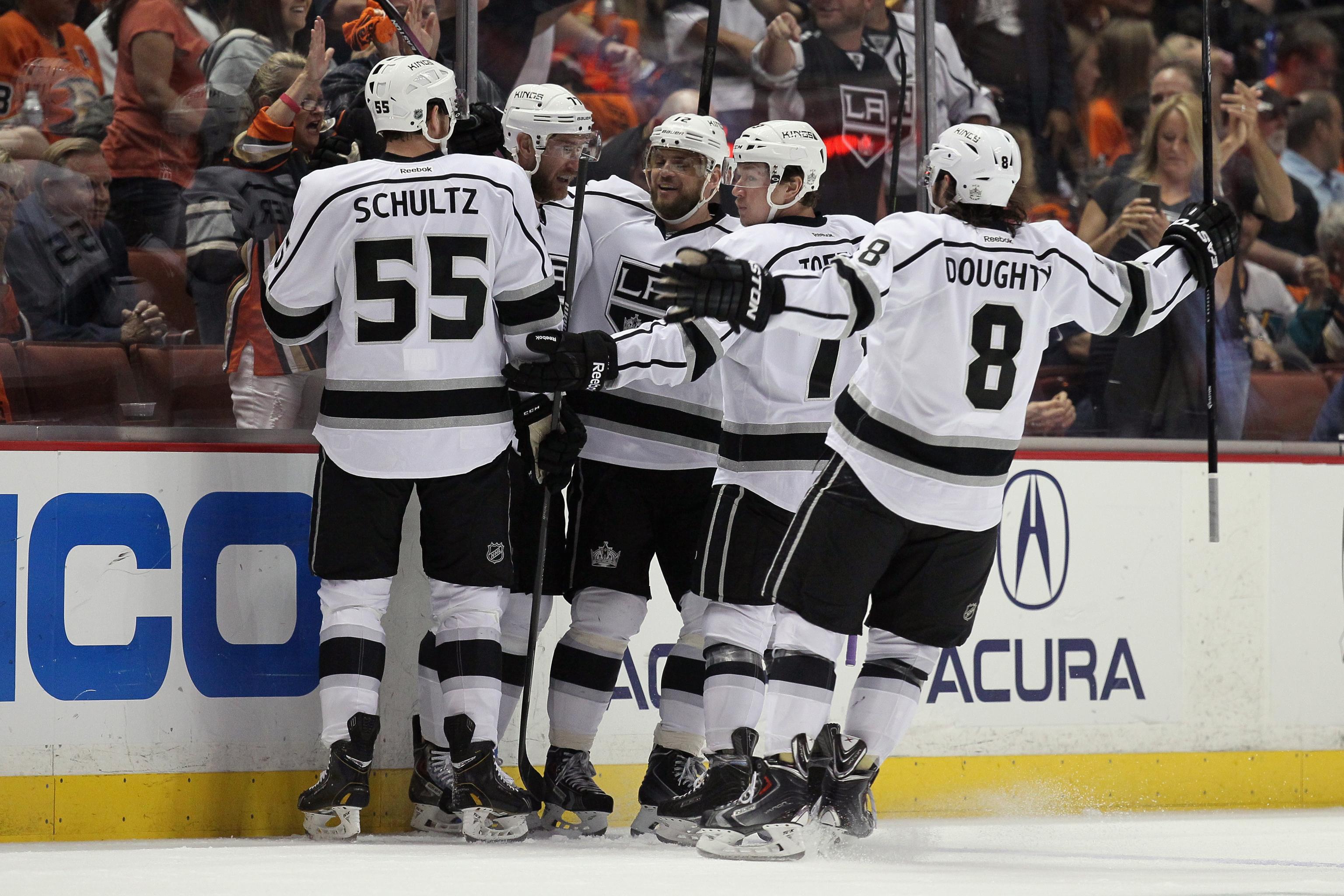 Stanley Cup Playoffs: Kings rout Chicago Blackhawks, Jeff Carter