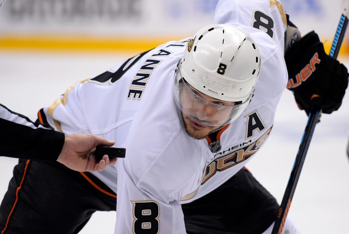 teemu-selanne-retires-as-2nd-leading-european-born-scorer-in-nhl