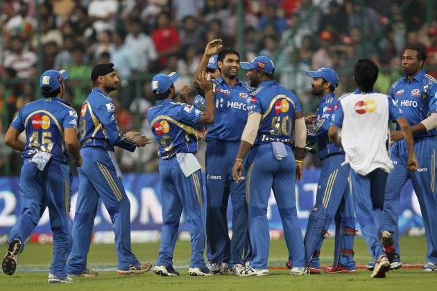 Mumbai Indians' Munaf Patel, center, celebrates with his teammates for the wicket of Royal Challengers Bangalore batsman Chris Gayle during their Indian Premier League (IPL) match in Bangalore, India, Monday, May 14, 2012. (AP Photo)