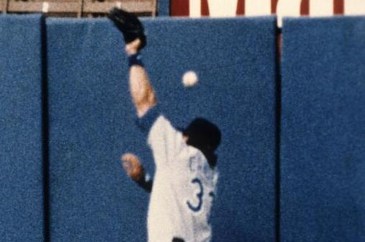 We Remember: Ball Bounces off Jose Canseco's Head for a Home Run