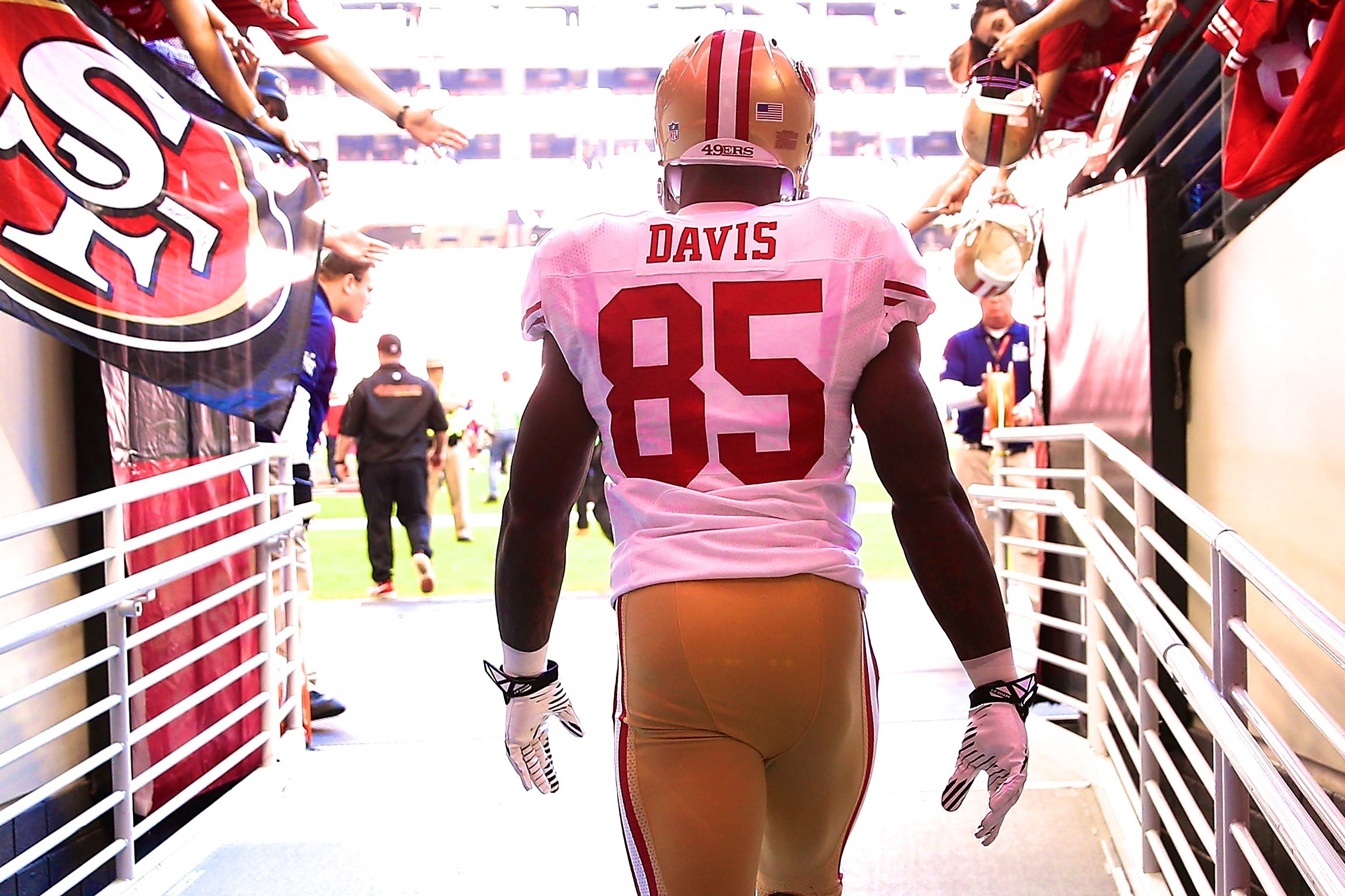 49ers: Vernon Davis unfazed by contract talks – The Mercury News