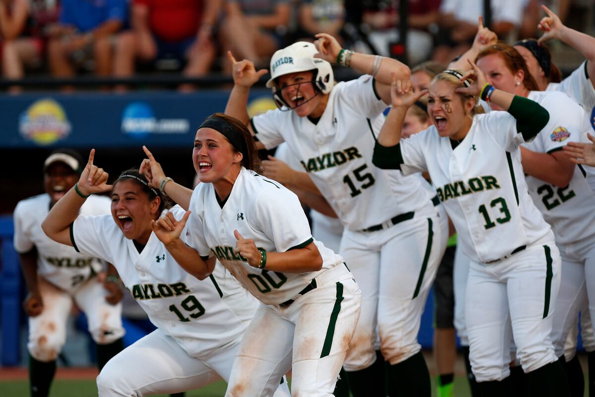 College Softball World Series 2014 Day 3 Results, Highlights, Twitter Reaction News, Scores
