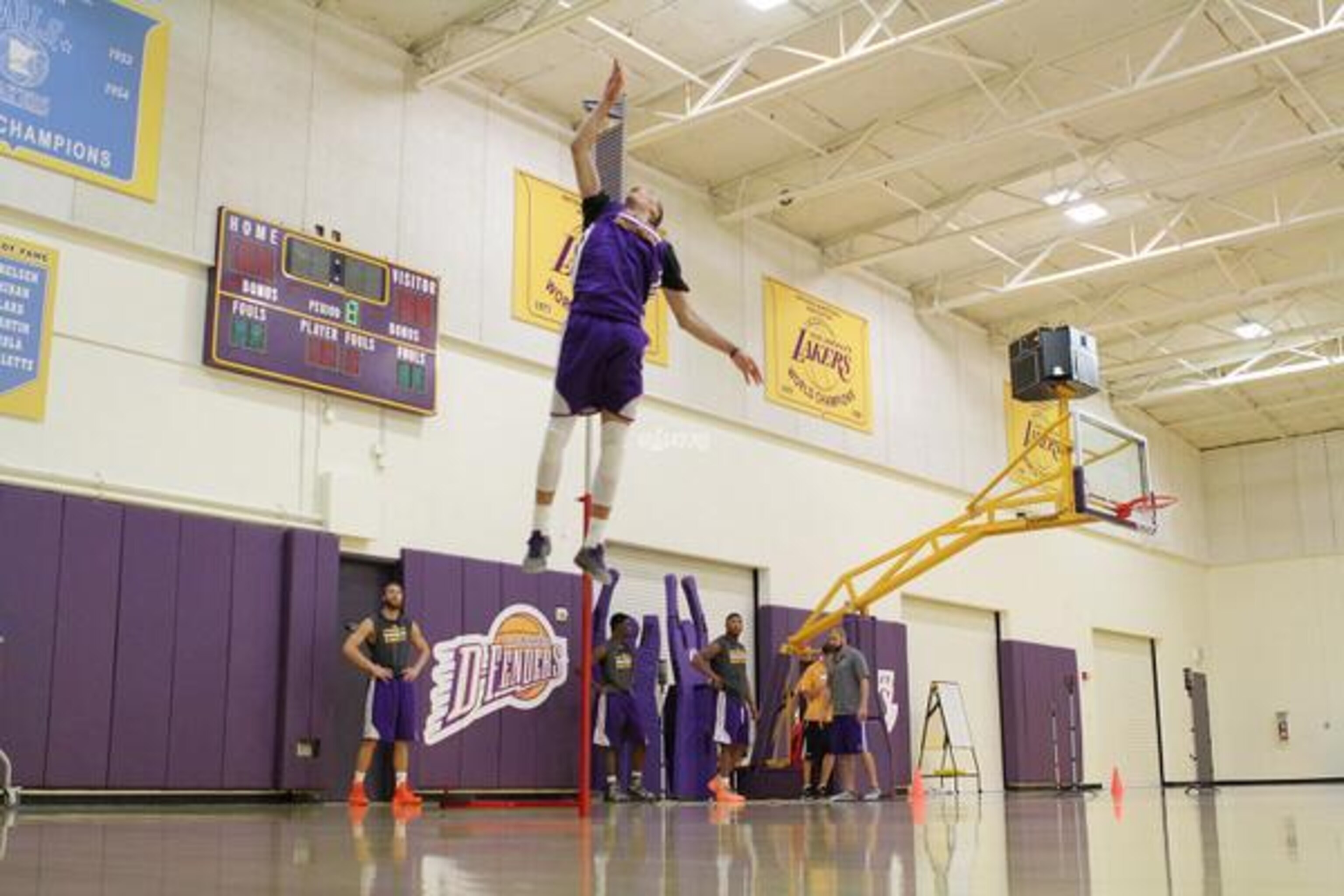 Zach Lavine Wows With Incredible Vertical Jump At Pre Draft Workout With Lakers Bleacher Report Latest News Videos And Highlights