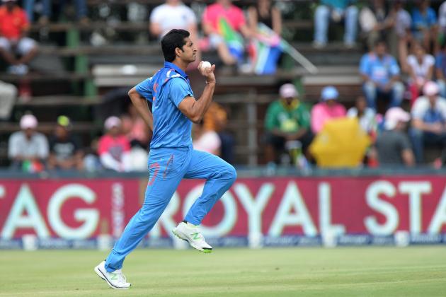 JOHANNESBURG, SOUTH AFRICA - DECEMBER 05: Mohit Sharma of India bowls during the 1st Momentum ODI match between South Africa and India at Bidvest Wanderers Stadium on December 05, 2013 in Johannesburg, South Africa. (Photo by Duif du Toit/Gallo Images/Getty Images)